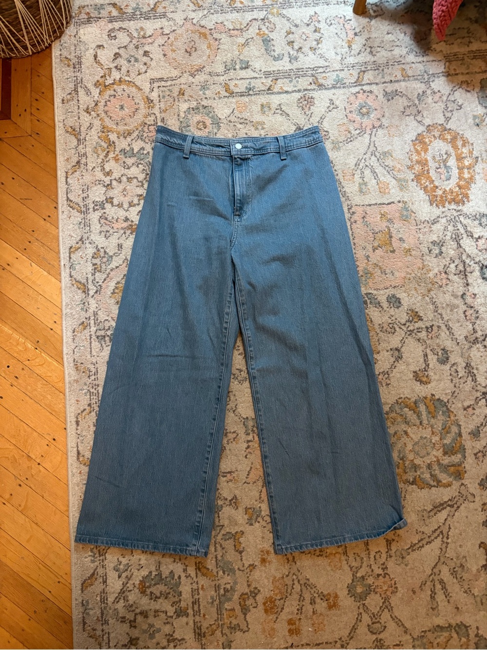 Universal Thread Light Blue Wide-Leg Denim Jeans